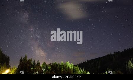Magellansche Wolke - Milchstraße mitten in der Nacht mit klarem Himmel Stockfoto