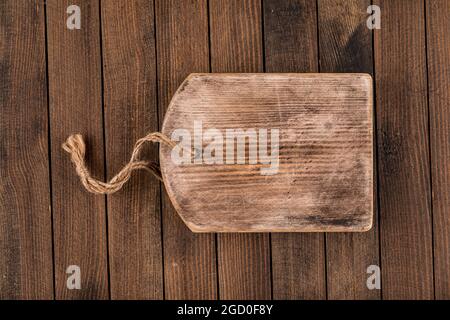 Draufsicht auf braunem alten Holzschneidebrett Stockfoto
