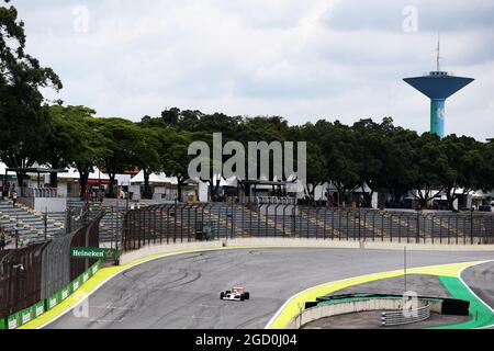 Martin Brundle (GBR) Sky Sports-Kommentator im McLaren MP4/4 von Ayrton Senna aus dem Jahr 1988. Großer Preis von Brasilien, Donnerstag, 14. November 2019. Sao Paulo, Brasilien. Stockfoto