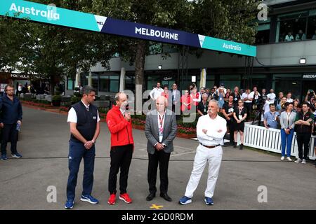 (L bis R): Michael Masi (AUS) FIA Race Director; Andrew Wesatcott (AUS), Chief Executive Officer der Australian Grand Prix Corporation; Paul Little (AUS), Vorsitzender der Australian Grand Prix Corporation; und Chase Carey (USA), Vorsitzender der Formel-1-Gruppe, auf einer Pressekonferenz im Freien nach der Absage des Australian Grand Prix. Großer Preis von Australien, Freitag, 13. März 2020. Albert Park, Melbourne, Australien. Stockfoto