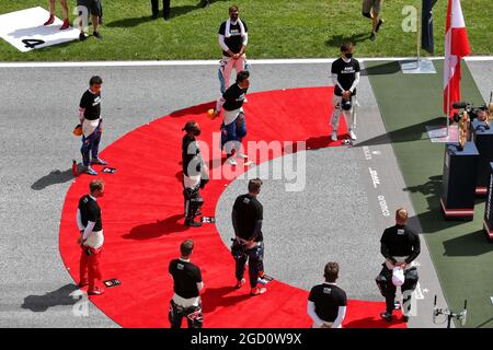 Fahrer vor dem Start des Rennens am Start. Steiermark Grand Prix, Sonntag 12. Juli 2020. Spielberg, Österreich. Stockfoto