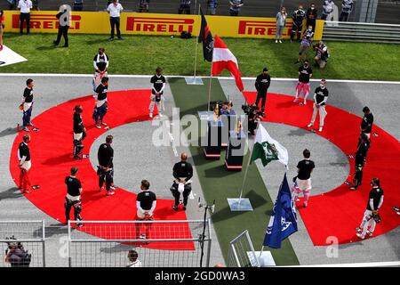 Fahrer vor dem Start des Rennens am Start. Steiermark Grand Prix, Sonntag 12. Juli 2020. Spielberg, Österreich. Stockfoto