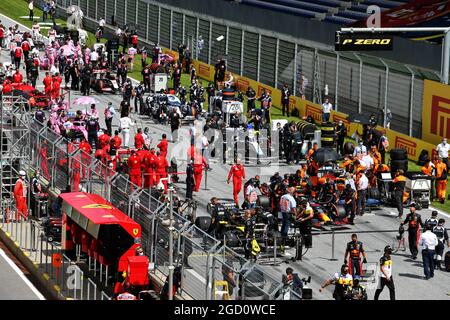 Daniel Ricciardo (AUS) Renault F1 Team RS20 vor dem Start am Start. Steiermark Grand Prix, Sonntag 12. Juli 2020. Spielberg, Österreich. Stockfoto