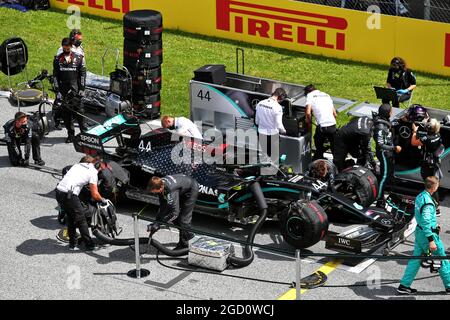 Lewis Hamilton (GBR) Mercedes AMG F1 W11 vor Rennbeginn am Start. Steiermark Grand Prix, Sonntag 12. Juli 2020. Spielberg, Österreich. Stockfoto