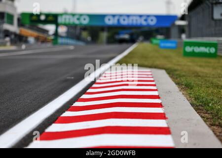 Atmosphäre im Schaltkreis – Details zur Bordsteinkante. Großer Preis von Ungarn, Donnerstag, 16. Juli 2020. Budapest, Ungarn. Stockfoto
