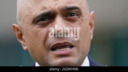 Gesundheitsminister Sajid Javid bei einem Besuch im Krankenhaus der Milton Keynes University. Bilddatum: Dienstag, 10. August 2021. Stockfoto