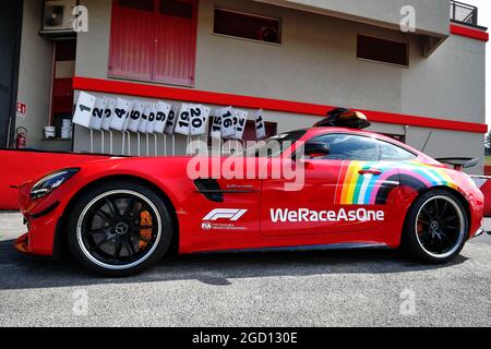 Red FIA Safety Car. Großer Preis der Toskana, Donnerstag, 10. September 2020. Mugello Italien. Stockfoto