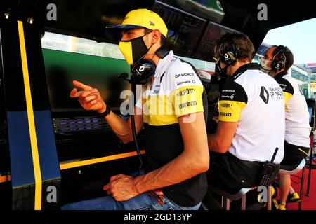 Esteban Ocon (FRA) Renault F1 Team auf der Boxenbrücke. Großer Preis der Toskana, Sonntag, 13. September 2020. Mugello Italien. Stockfoto