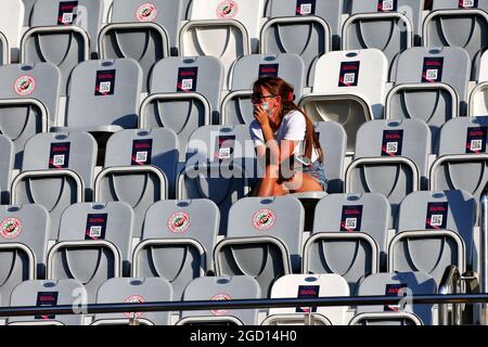 Circuit Atmosphäre - Fan in der Tribüne. Großer Preis von Russland, Freitag, 25. September 2020. Sotschi Autodrom, Sotschi, Russland. Stockfoto