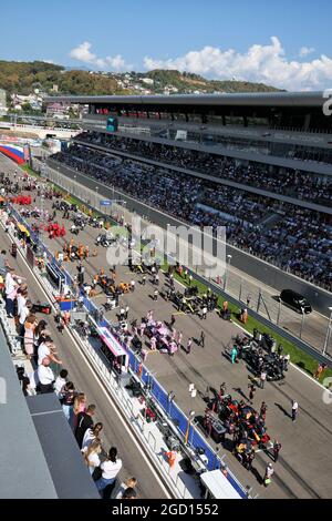 Das Startfeld vor dem Start des Rennens. Großer Preis von Russland, Sonntag, 27. September 2020. Sotschi Autodrom, Sotschi, Russland. Stockfoto