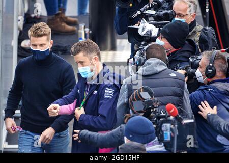 Nico Hulkenberg (GER) kommt im Fahrerlager an, nachdem das Lance Stroll (CDN) Racing Point F1 Team das dritte Training verpasst hat. Großer Preis der Eifel, Samstag, 10. Oktober 2020. Nurbugring, Deutschland. Stockfoto