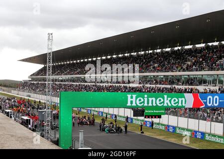 Das Startfeld vor dem Start des Rennens. Großer Preis von Portugal, Sonntag, 25. Oktober 2020. Portimao, Portugal. Stockfoto