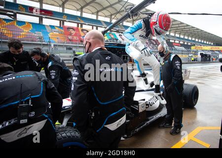 George Russell (GBR) Williams Racing FW43 mit gebrochenem Frontflügel. Stockfoto