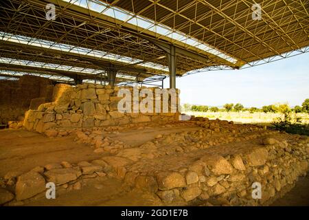 Mauern, Umgebung, Räume und Details der archäologischen Stätte des Tartessischen Tempels von Cancho Roano, mit Überresten von Atlantis Stockfoto