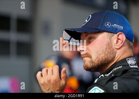 Zweitplatzierter Valtteri Bottas (FIN) Mercedes AMG F1 im Parc Ferme. Großer Preis von Österreich, Sonntag, 4. Juli 2021. Spielberg, Österreich. FIA Pool-Bild nur zur redaktionellen Verwendung Stockfoto