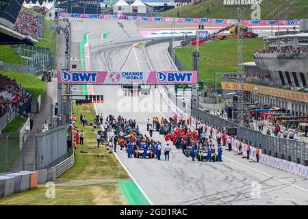 Das Startfeld vor dem Start des Rennens. Großer Preis von Österreich, Sonntag, 4. Juli 2021. Spielberg, Österreich. FIA Pool-Bild nur zur redaktionellen Verwendung Stockfoto