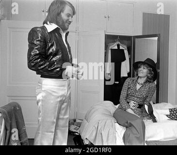 Die schwedische Popgruppe ABBA in ihrem Hotel in London, nachdem sie im April 1974 den Euvovision Song Contest in Brighton, England, gewonnen hatte. Benny Andersson und Annifrid Lyngstad.Foto: Lennart Edling / Kamerabild / TT Nachrichtenagentur / Code: 3012 Stockfoto