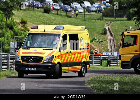 Zirkelatmosphäre - ein Krankenwagen. Großer Preis von Ungarn, Samstag, 31. Juli 2021. Budapest, Ungarn. Stockfoto