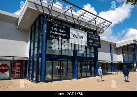 Der Bekleidungsladen bestehend aus topman, topshop, Miss selfridge, wallis, burton und dorothy perkins am Flussufer im Retail Park Norwich wurde geschlossen Stockfoto