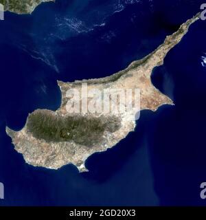 Satellitenbild der Insel Zypern. NASA GSFC Landsat/LDCM EPO Team. Veröffentlicht Am 11. Januar 2012. Daten, die am 1. Juli 2002 erfasst wurden. Public Domain der NASA Stockfoto