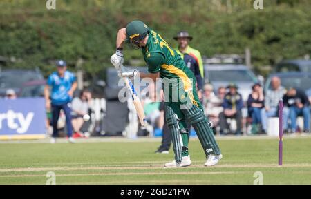 Grantham Cricket Ground, Grantham, Großbritannien.10. August 2021. Ben Slater, der für Nottinghamshire im Royal London einen Tagespokal mit Gruppe B Nottinghamshire Outlaws auf Northamptonshire Steelbacks auf dem Grantham Cricket Ground aufnahm. Quelle: Alan Beastall/Alamy Live News. Stockfoto