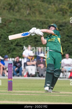 Grantham Cricket Ground, Grantham, Großbritannien.10. August 2021. Ben Slater, der für Nottinghamshire im Royal London einen Tagespokal mit Gruppe B Nottinghamshire Outlaws auf Northamptonshire Steelbacks auf dem Grantham Cricket Ground aufnahm. Quelle: Alan Beastall/Alamy Live News. Stockfoto