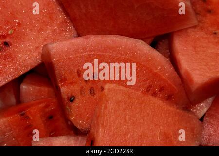 Frisch geschnittene Wassermelonenscheiben aus der Nähe Stockfoto