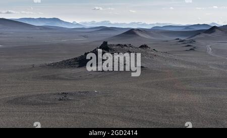 Vulkanische Landschaft nahe dem See Þórisvatn, hoch oben im zentralen Hochland Islands Stockfoto