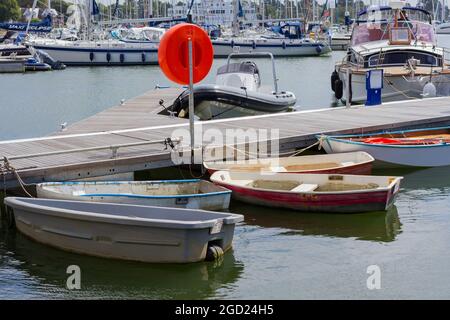 Boote in Lymington Harbour, Hampshire, England Stockfoto