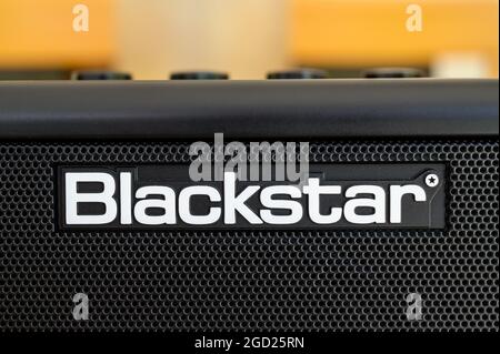 Blackstar-Logo. Nahaufnahme von Blackstar Fly 3 Watt Mini Amp, einem tragbaren Verstärker für E-Gitarre. Stockfoto