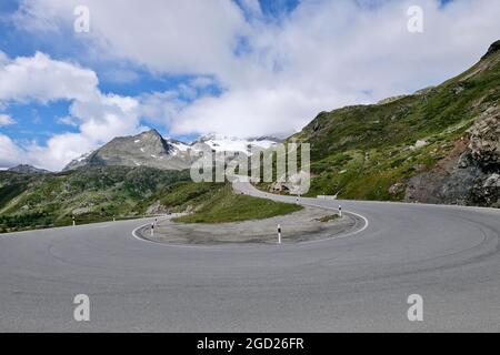 BERNINA-Pass, Passo del Bernina, in den Schweizer Alpen. Der Berninapass verbindet die Kantone Graubünden und Engadin. Stockfoto