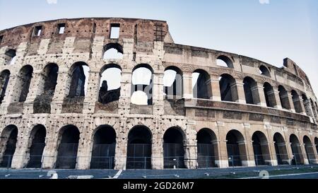 Kolosseum oder Amphitheater Flavius das größere antike Amphitheater der Welt, Erbe des antiken Roms und berühmte Weltattraktion in Rom Stockfoto