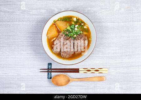 Die taiwanesische Rindernudelsuppe ist ein Nudelsuppengericht aus Taiwan. Stockfoto