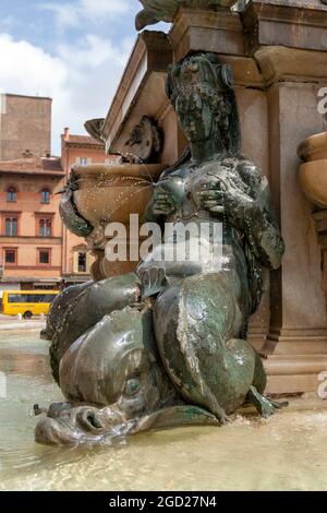 Der Neptunbrunnen (italienisch: Fontana di Nettuno) ist ein monumentaler Stadtbrunnen auf dem gleichnamigen Platz, Piazza del Nettuno, neben Piaz Stockfoto