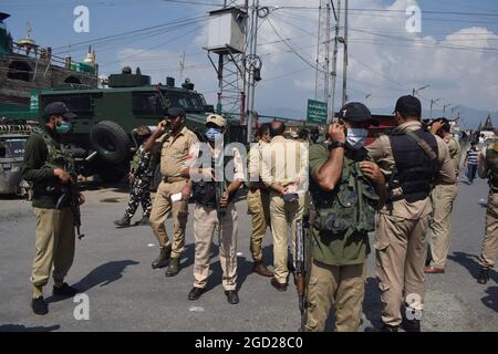 Srinagar. August 2021. Bei Amira Kadal in Srinagar fand ein Granatangriff auf Sicherheitskräfte statt. Stockfoto