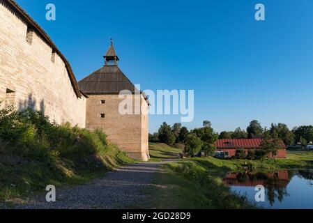 Torturm der alten mittelalterlichen alten Ladoga Festung in Russland Stockfoto