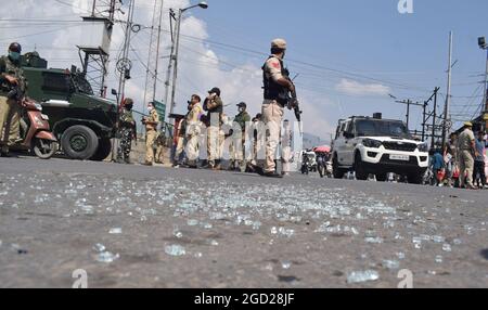 Srinagar. August 2021. Bei Amira Kadal in Srinagar fand ein Granatangriff auf Sicherheitskräfte statt. Stockfoto