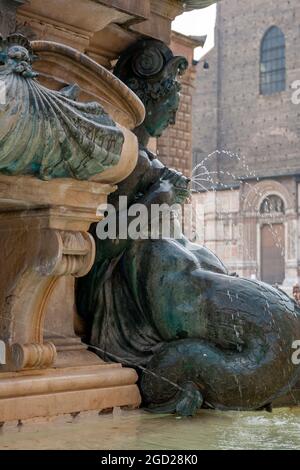 Der Neptunbrunnen (italienisch: Fontana di Nettuno) ist ein monumentaler Stadtbrunnen auf dem gleichnamigen Platz, Piazza del Nettuno, neben Piaz Stockfoto