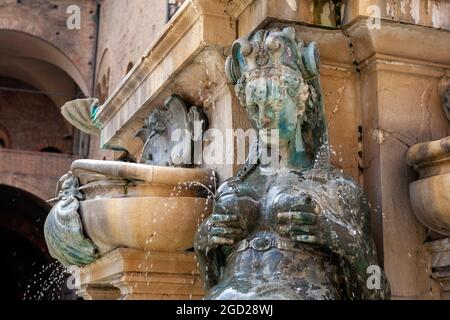 Der Neptunbrunnen (italienisch: Fontana di Nettuno) ist ein monumentaler Stadtbrunnen auf dem gleichnamigen Platz, Piazza del Nettuno, neben Piaz Stockfoto