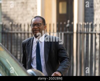 London, Großbritannien. August 2021. Kwasi Kwarteng, Business Secretary, leaves 10 Downing Street, London UK Credit: Ian Davidson/Alamy Live News Stockfoto