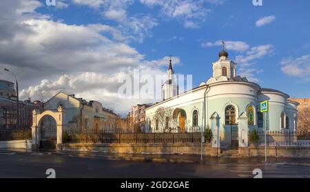 Kirche der Kreuzerhöhung in Chistiy Vrazhek. Moskau, Russland. Stockfoto