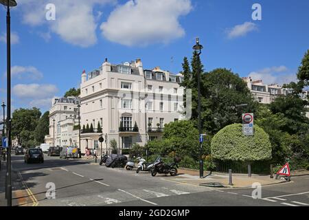 Häuser auf der Nordseite des Chester Square, Belgravia, London, Großbritannien. Einige der teuersten Häuser in London. Teil des Landgutes Grosvenor. Stockfoto