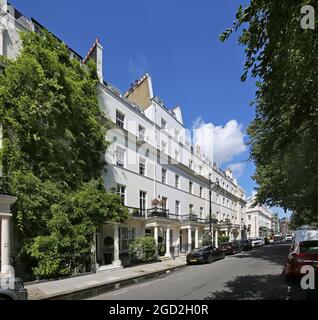 Häuser auf der Nordseite des Chester Square, Belgravia, London, Großbritannien. Einige der teuersten Häuser in London. Teil des Landgutes Grosvenor. Stockfoto