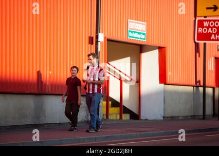 Sheffield, Großbritannien. August 2021. Fans kommen in Bramall Lane für Tonights Spiel in Sheffield, Großbritannien am 8/10/2021. (Foto von Ben Early/News Images/Sipa USA) Quelle: SIPA USA/Alamy Live News Stockfoto