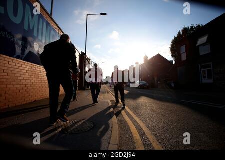 Sheffield, Großbritannien. August 2021. Fans kommen in Bramall Lane für Tonights Spiel in Sheffield, Großbritannien am 8/10/2021. (Foto von Ben Early/News Images/Sipa USA) Quelle: SIPA USA/Alamy Live News Stockfoto