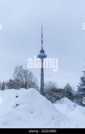 Fernsehturm Tallinn mit Winterlandschaft, Estland Stockfoto