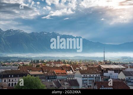 Geographie / Reisen, Schweiz, Panorama auf die Thuner Altstadt und die Berner Alpen, Thun, Berner Oberland, ZUSÄTZLICHE-RIGHTS-CLEARANCE-INFO-NOT-AVAILABLE Stockfoto