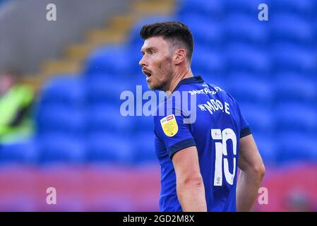 Cardiff, Großbritannien. August 2021. Kieffer Moore #10 von Cardiff City während des Spiels in Cardiff, Vereinigtes Königreich am 8/10/2021. (Foto von Mike Jones/News Images/Sipa USA) Quelle: SIPA USA/Alamy Live News Stockfoto