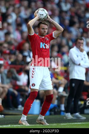 Chris Gunter von Charlton Athletic beim ersten Spiel des Carabao Cups im Londoner Valley. Bilddatum: Dienstag, 10. August 2021. Stockfoto