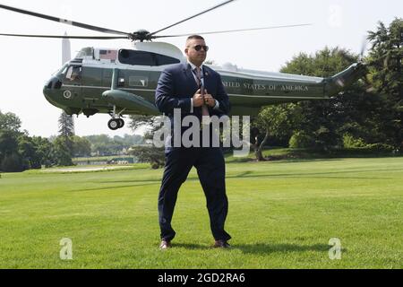 Washington, Usa. August 2021. Der Hubschrauber Marine One von US-Präsident Joe Biden landet im Weißen Haus in Washington DC. Kredit: SOPA Images Limited/Alamy Live Nachrichten Stockfoto